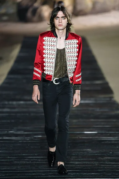 Look 15